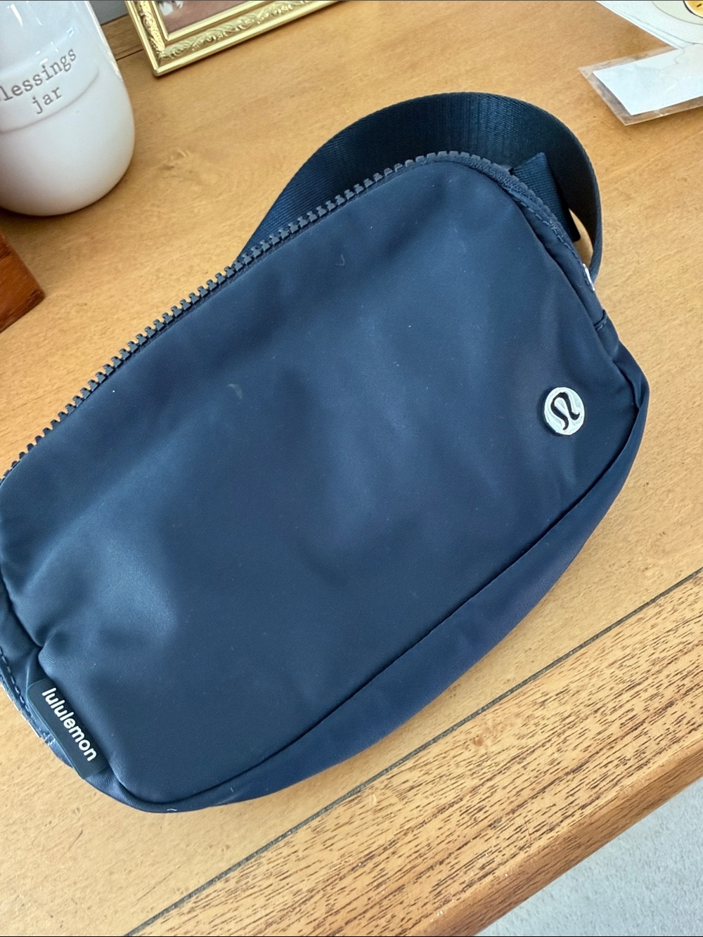 lululemon athletica Navy women’s Belt Sling Bag